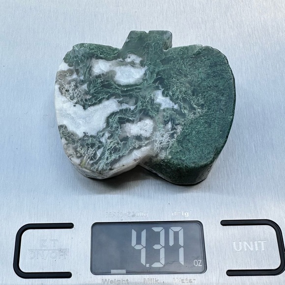 Green Moss Agate Natural Crystal Apple Carving - Picture 4 of 4